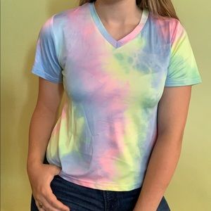 Women’s medium v neck tie die tee shirt